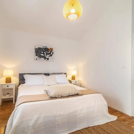 Villa Gravisi By Orbanići