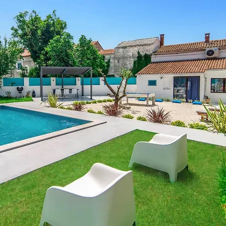 Gravisi By Villa